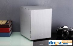 迷你小机箱2000元四核i3-8100集显办公电脑配置推荐
